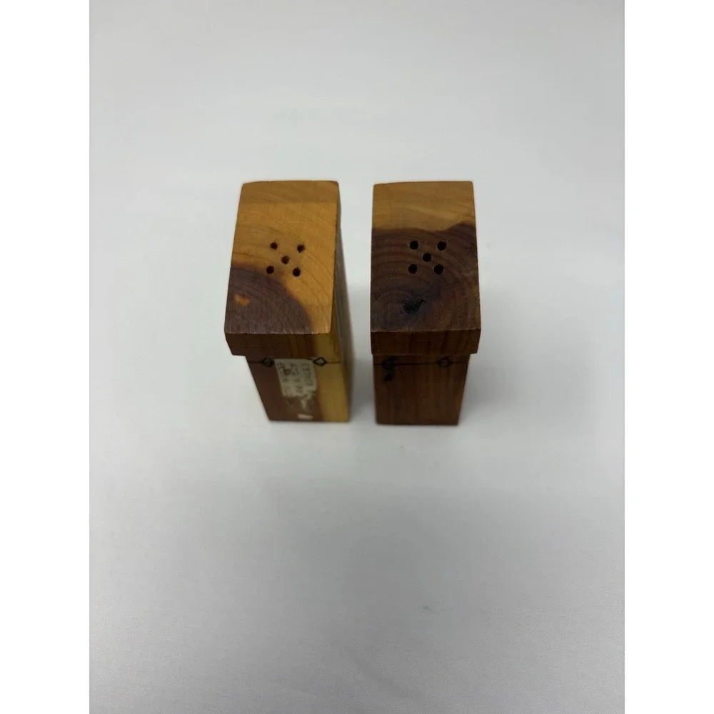 Ma and Pa Out House Souvenir Salt & Pepper Shakers Handcrafted Dundee Illinois